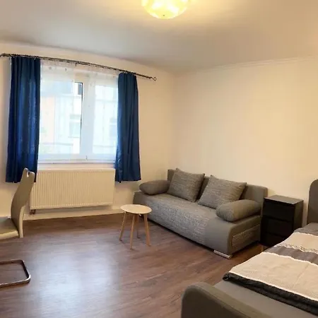 Apartment 2-bedroom Flat With Kitchen And Garden, Easy To Center And Dusseldorf Messe *