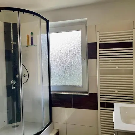 2-bedroom Flat With Kitchen And Garden, Easy To Center And Dusseldorf Messe * Duisburg
