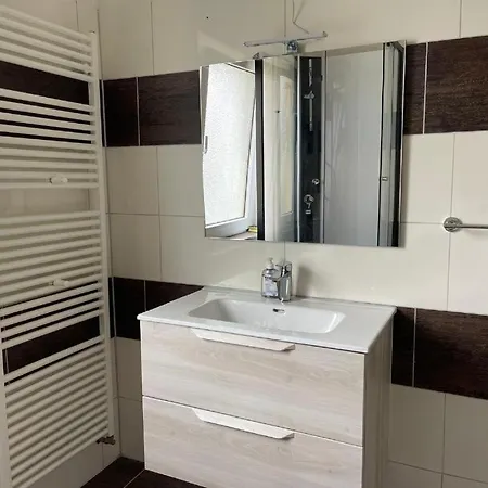 Lejlighed 2-bedroom Flat With Kitchen And Garden, Easy To Center And Dusseldorf Messe *