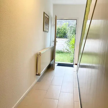 2-bedroom Flat With Kitchen And Garden, Easy To Center And Dusseldorf Messe *